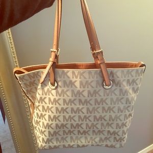 Michael Kors signature Bag